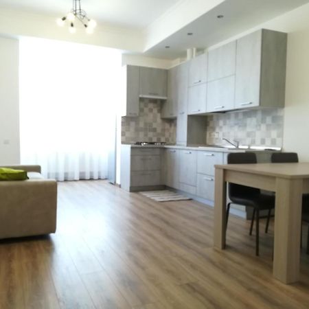 Apartment Lev Tolstoy 63 Chişinău Eksteriør billede