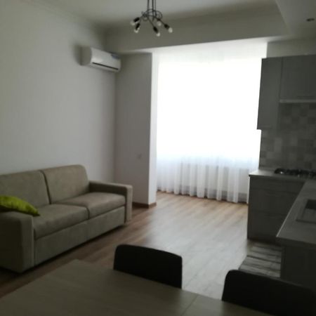 Apartment Lev Tolstoy 63 Chişinău Eksteriør billede